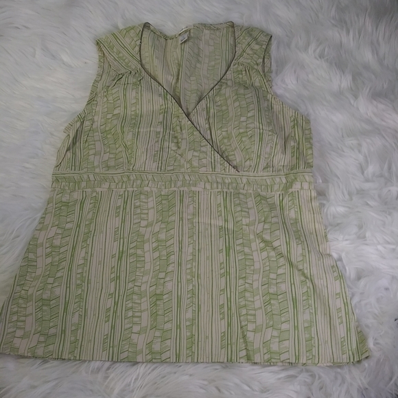 Old Navy Womans V-neck lighgreen sleveles … - Picture 1 of 15
